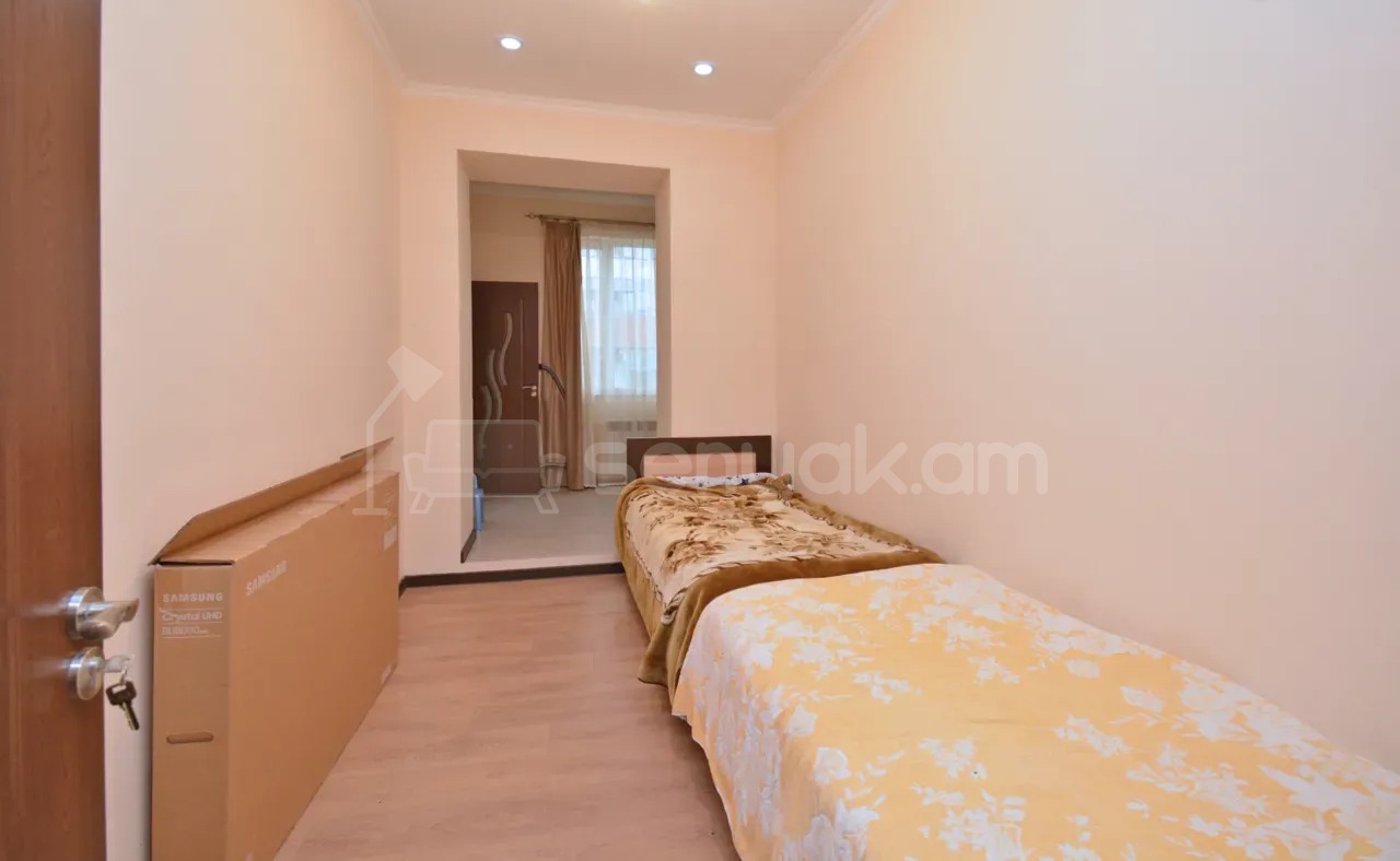 3 Սենյականոց Բնակարան Քարե Շենքում, 78քմ, 4/4 հարկ, Կապիտալ Վերանորոգված