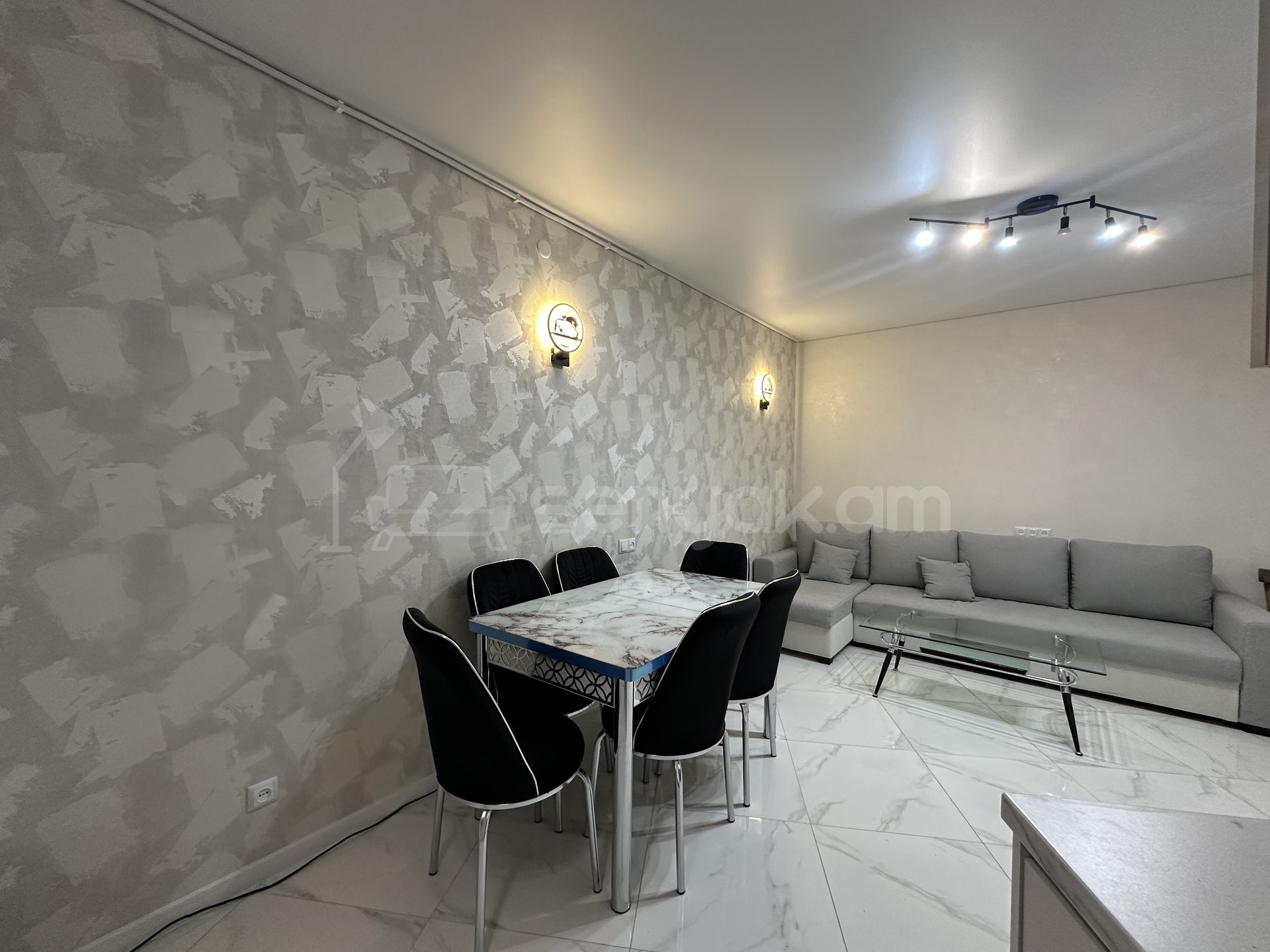 2 Սենյականոց Բնակարան, 47քմ, 11/15 հարկ, Դիզայներական Վերանորոգված, Կահավորված, Արևկող