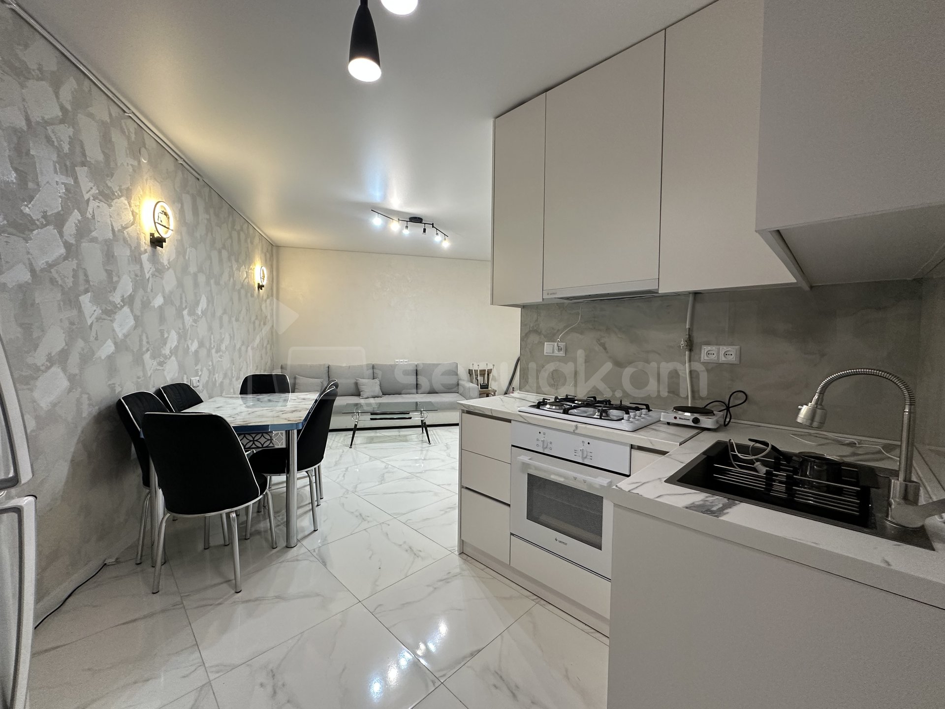 2 Սենյականոց Բնակարան, 47քմ, 11/15 հարկ, Դիզայներական Վերանորոգված, Կահավորված, Արևկող