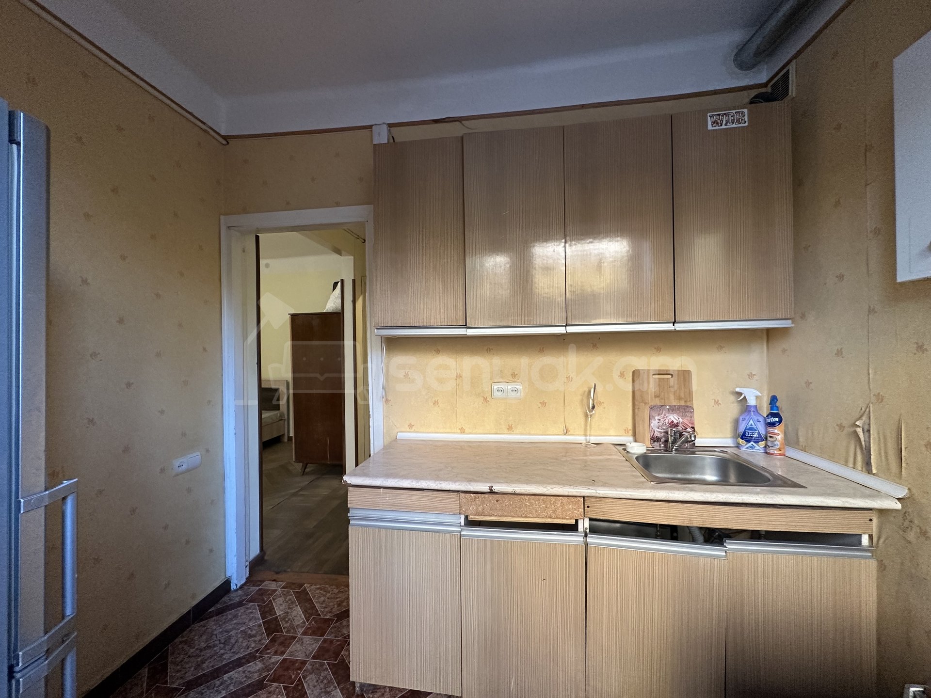 1 Սենյականոց Բնակարան Քարե Շենքում, 34քմ, 2/4 հարկ, Կոսմետիկ Վերանորոգված