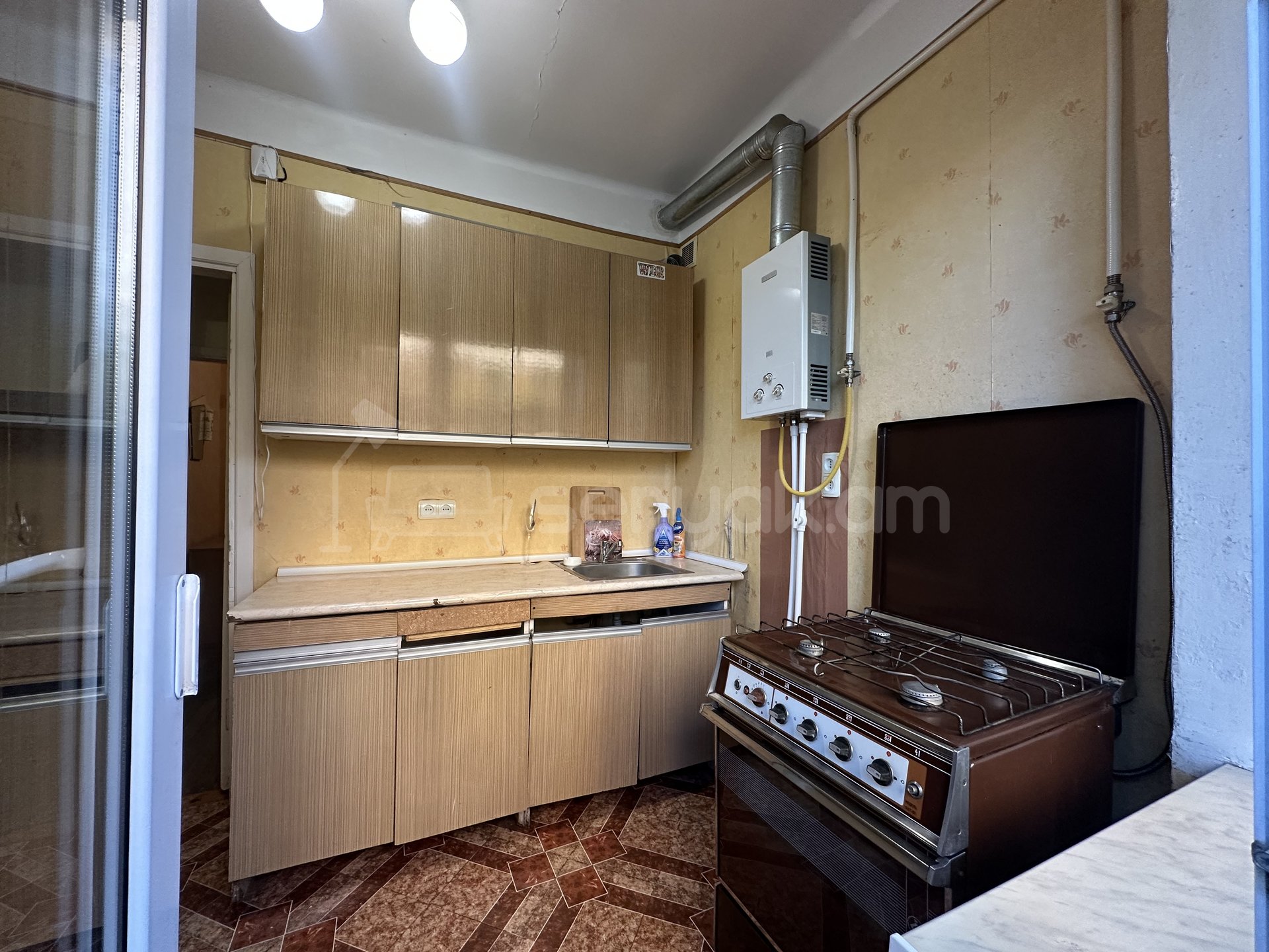 1 Սենյականոց Բնակարան Քարե Շենքում, 34քմ, 2/4 հարկ, Կոսմետիկ Վերանորոգված