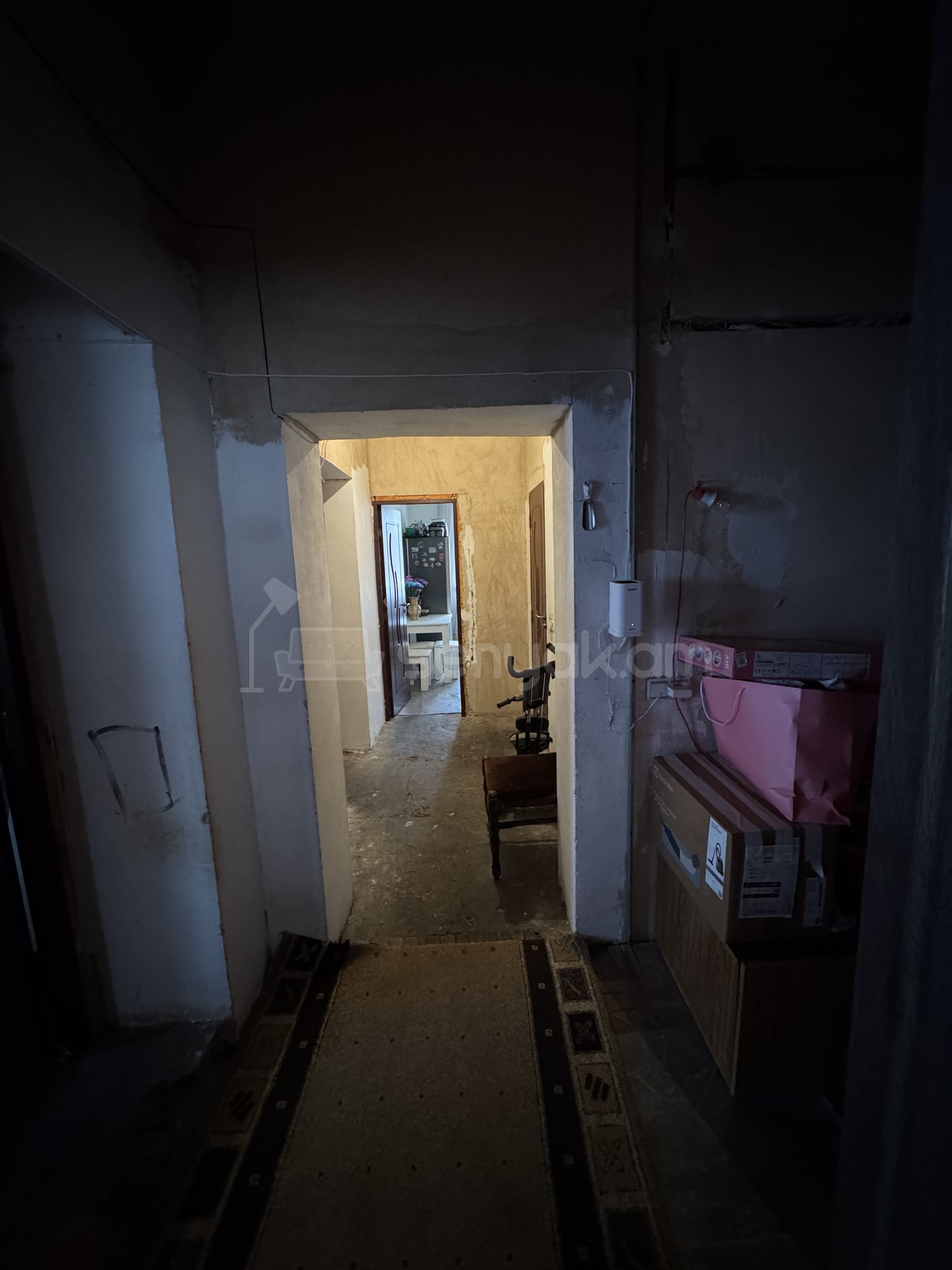 3 Սենյականոց Բնակարան Քարե Շենքում, 68քմ, 2/2 հարկ, Նորմալ Վիճակում