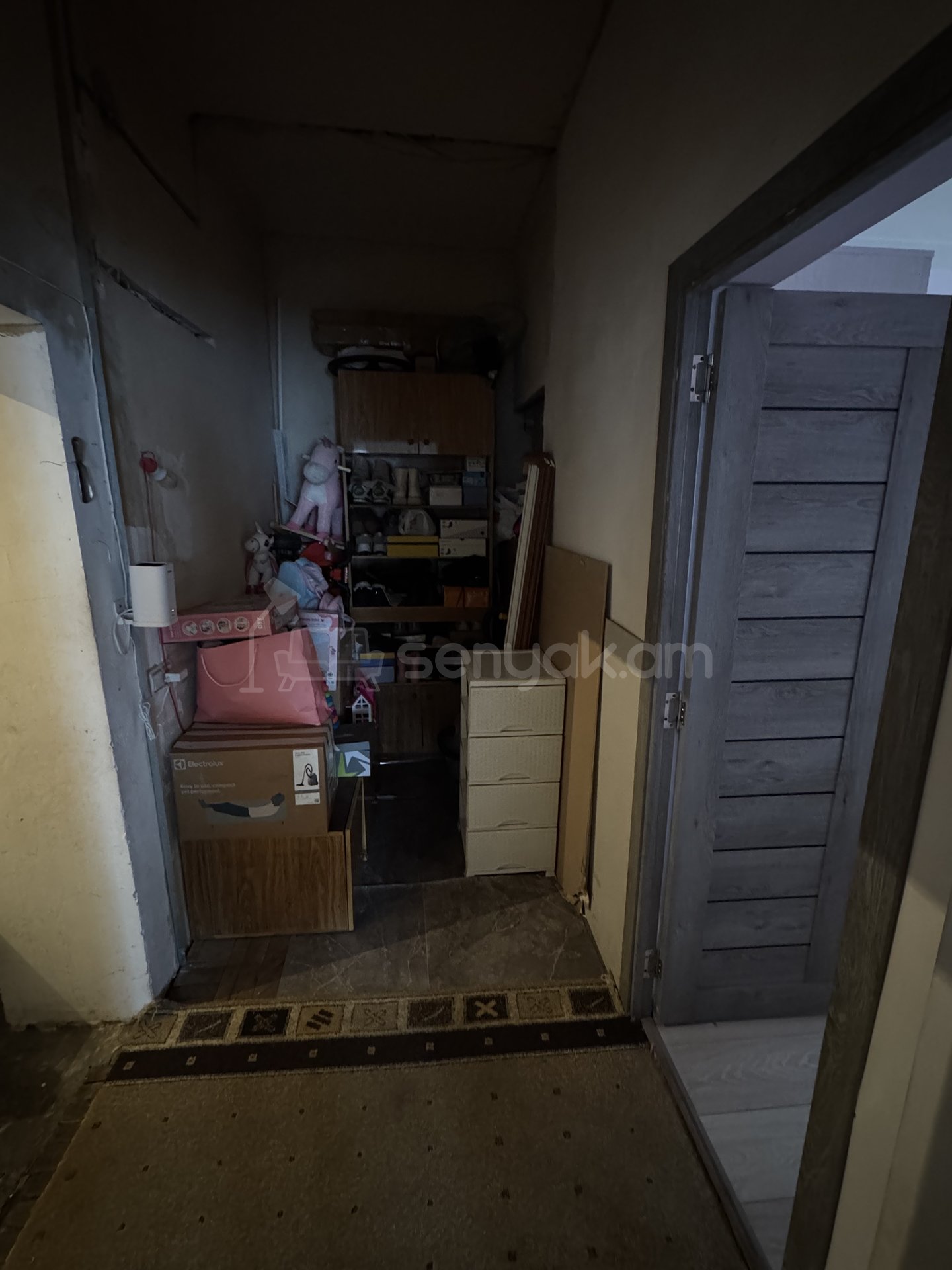 3 Սենյականոց Բնակարան Քարե Շենքում, 68քմ, 2/2 հարկ, Նորմալ Վիճակում