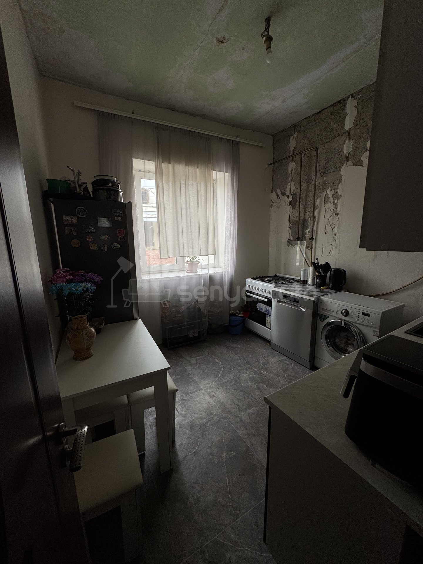 3 Սենյականոց Բնակարան Քարե Շենքում, 68քմ, 2/2 հարկ, Նորմալ Վիճակում