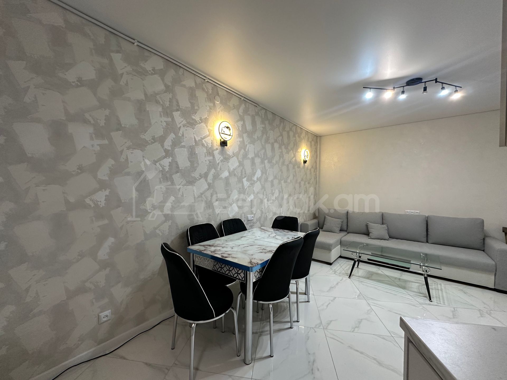 2 Սենյականոց Բնակարան, 47քմ, 11/15 հարկ, Դիզայներական Վերանորոգված, Կահավորված, Արևկող