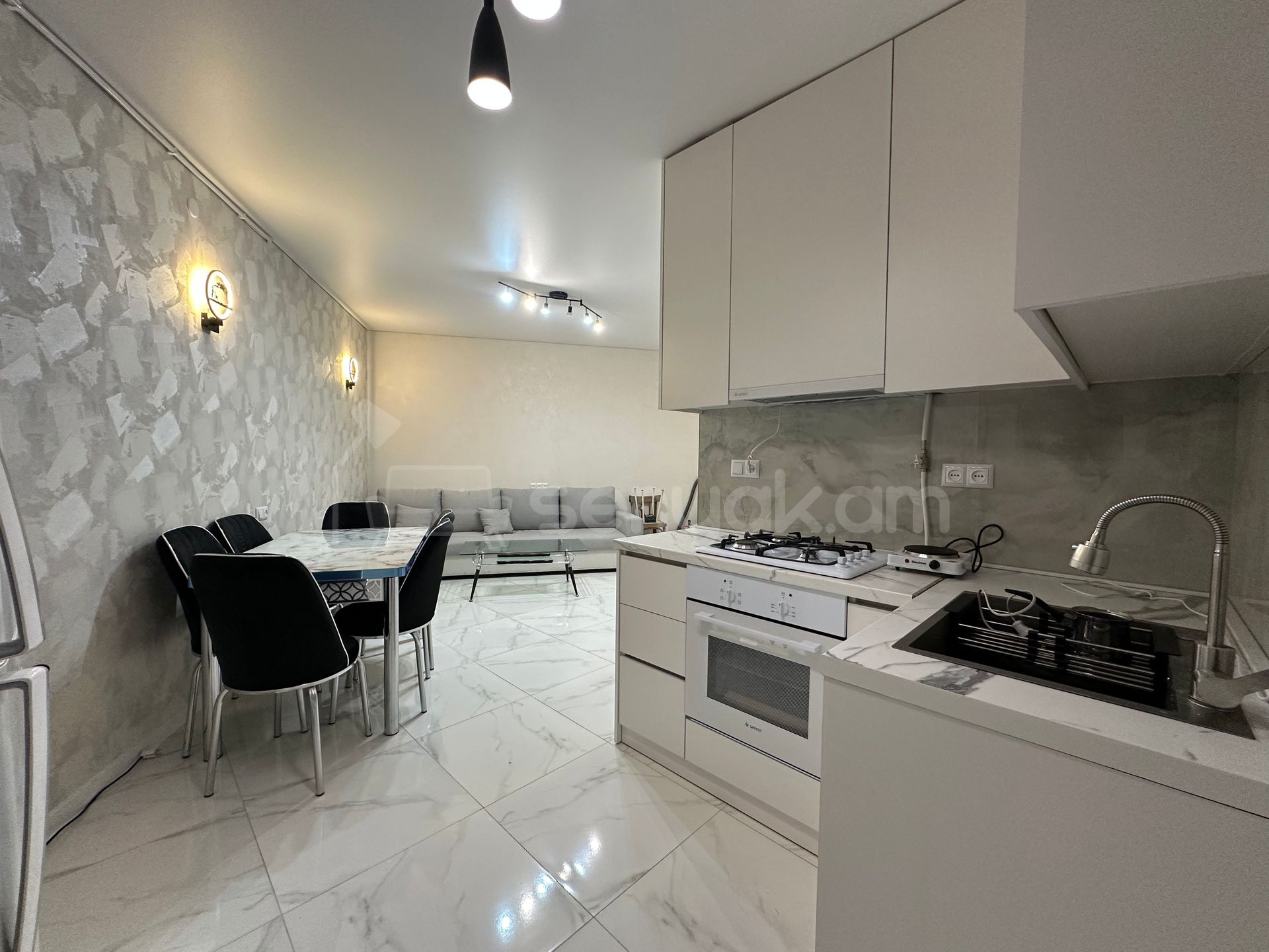 2 Սենյականոց Բնակարան, 47քմ, 11/15 հարկ, Դիզայներական Վերանորոգված, Կահավորված, Արևկող