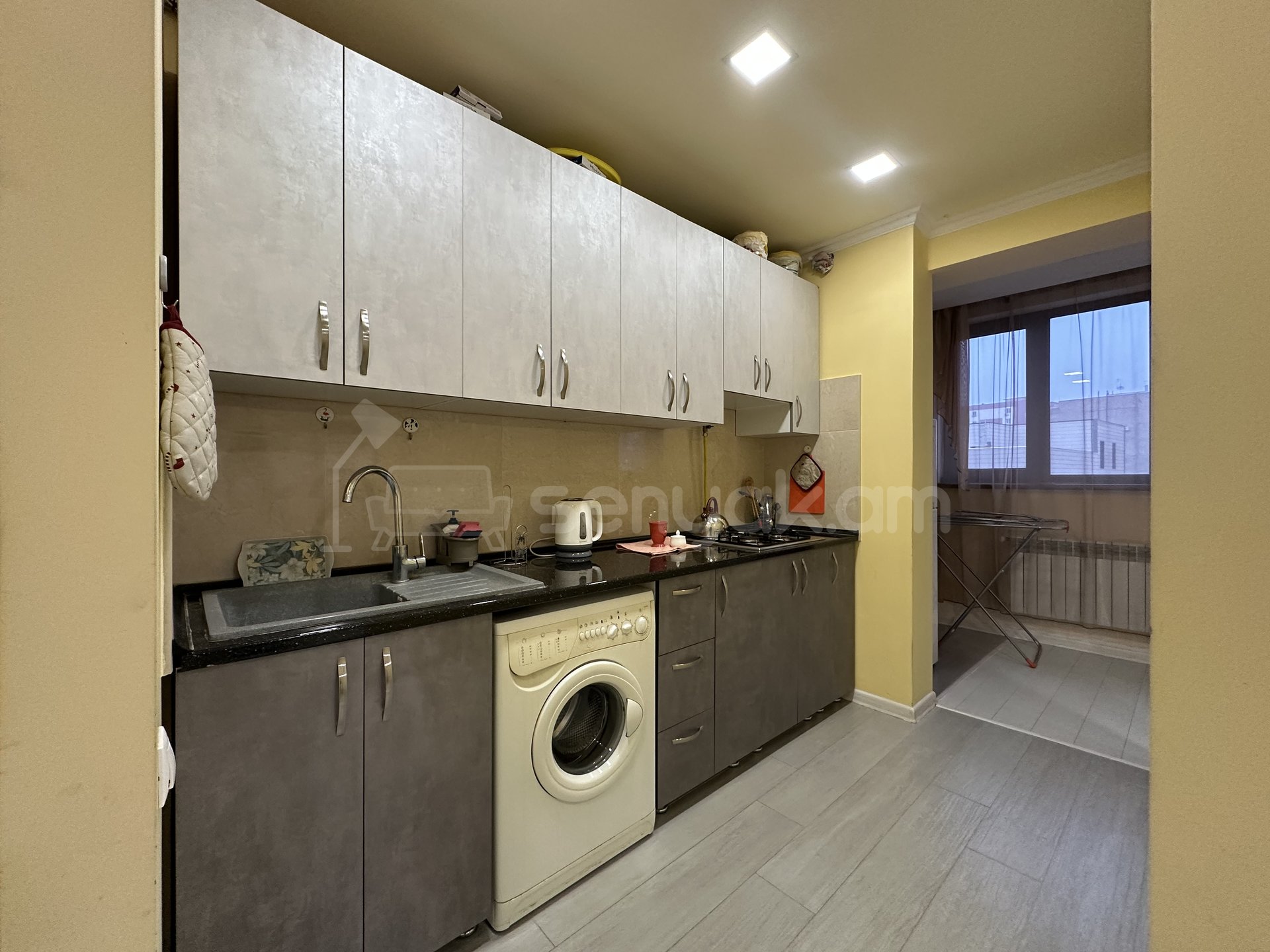 2 Սենյականոց Բնակարան Քարե Շենքում, 52քմ, 5/5 հարկ, Կապիտալ Վերանորոգված, Կահավորված, Արևկող