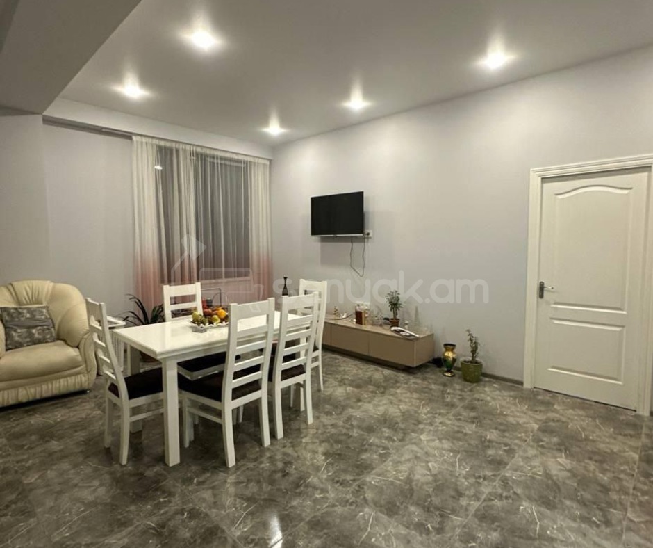 2 Սենյականոց Բնակարան Նորակառույց Քարե Շենքում, 50քմ, 1/4 հարկ, Դիզայներական Վերանորոգված