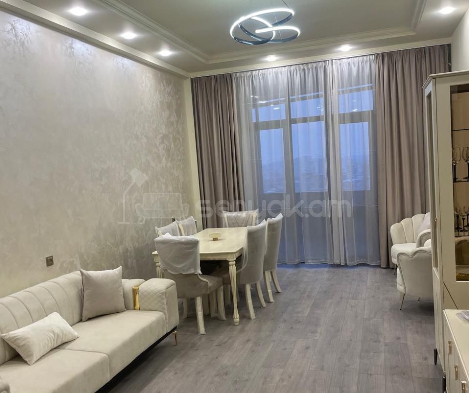 2 Սենյականոց Բնակարան Նորակառույց Քարե Շենքում, 50քմ, 1/4 հարկ, Դիզայներական Վերանորոգված