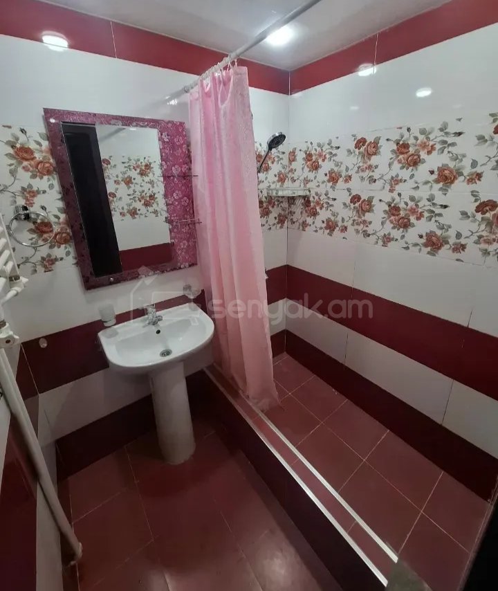 3 Սենյականոց Բնակարան, 77քմ, 3/9 հարկ, Կապիտալ Վերանորոգված, Կահավորված, Արևկող