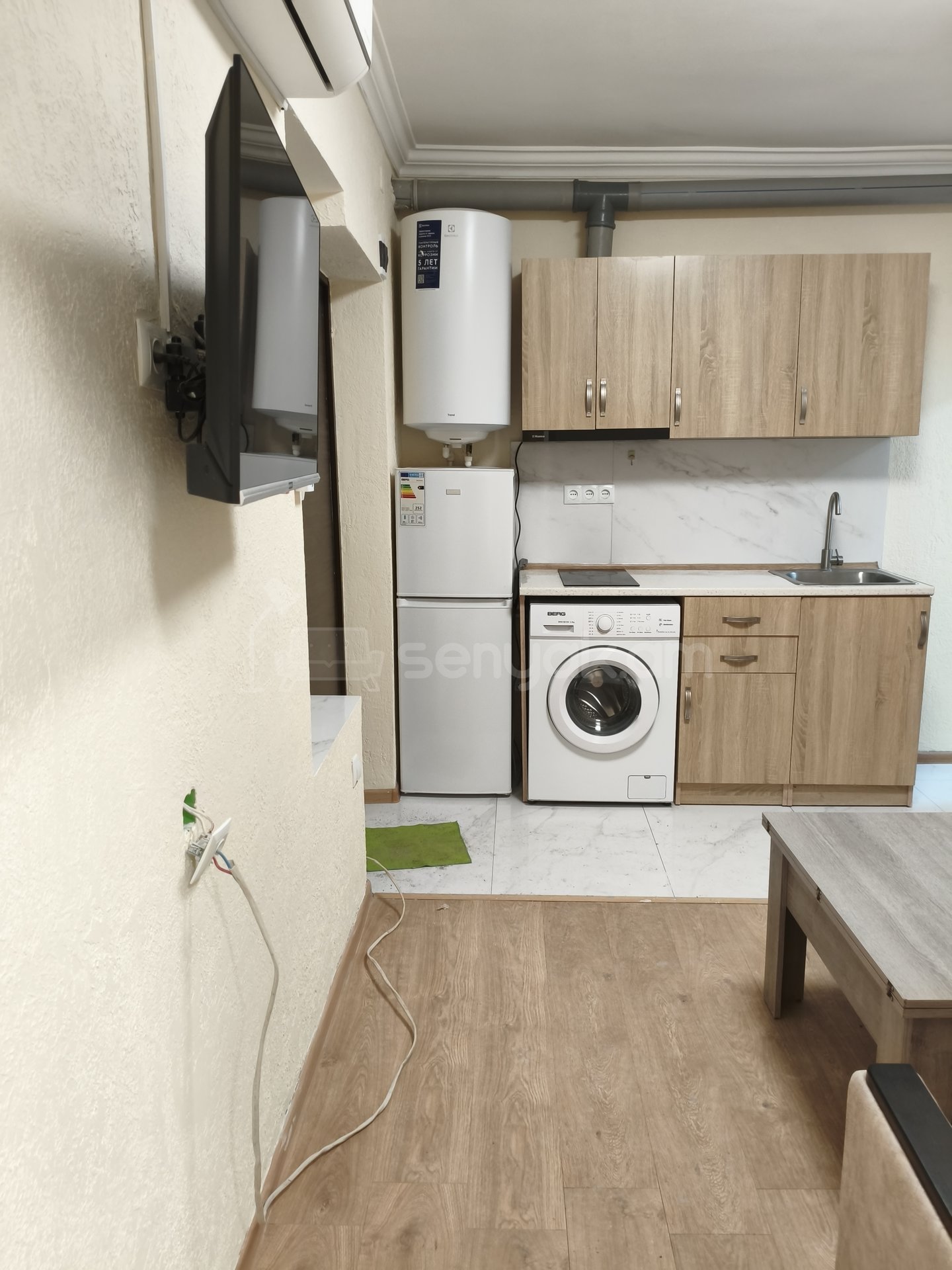 2 Սենյականոց Բնակարան Քարե Շենքում, 35քմ, 1/1 հարկ, Կապիտալ Վերանորոգված, Կահավորված