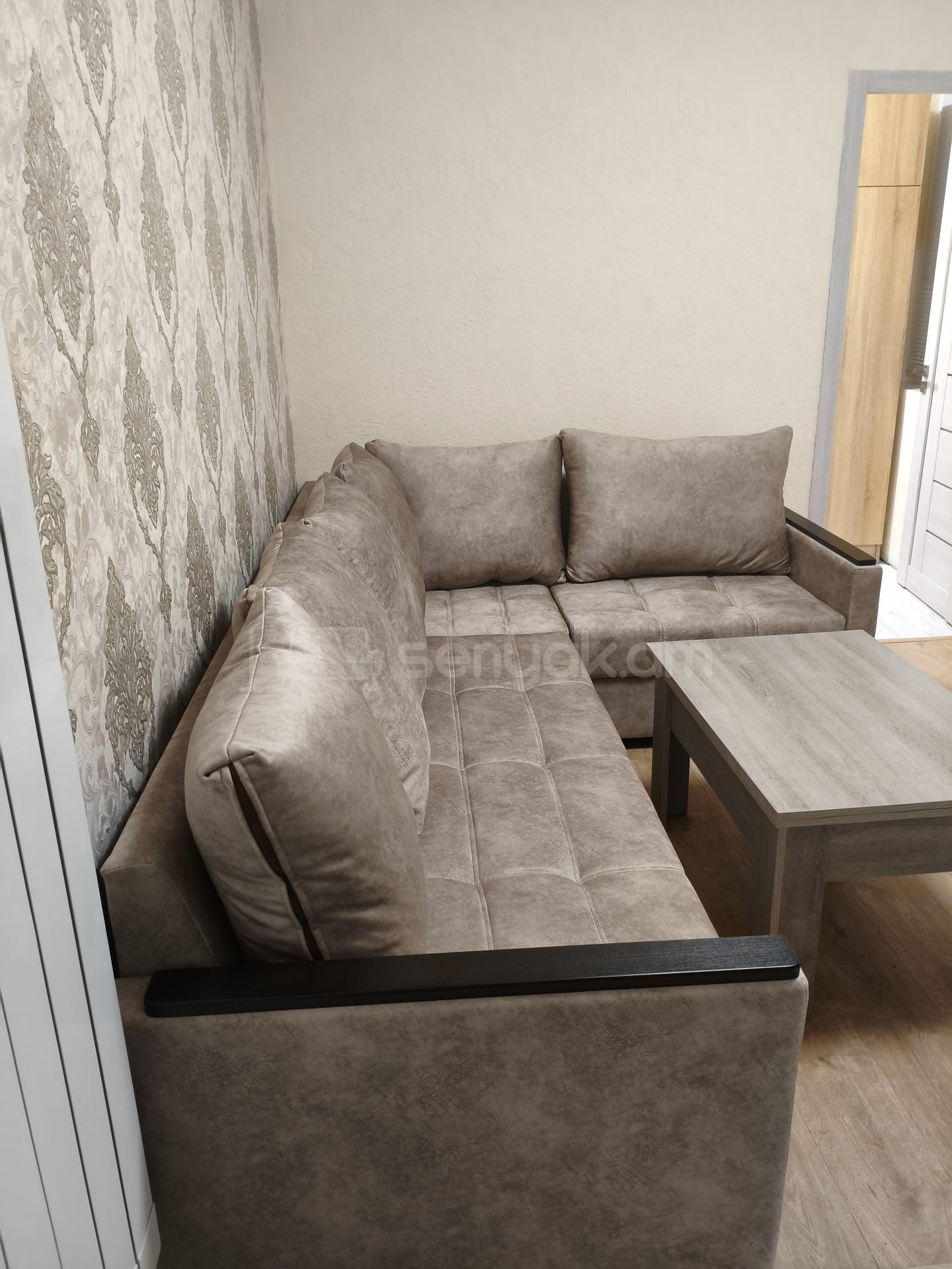 2 Սենյականոց Բնակարան Քարե Շենքում, 35քմ, 1/1 հարկ, Կապիտալ Վերանորոգված, Կահավորված