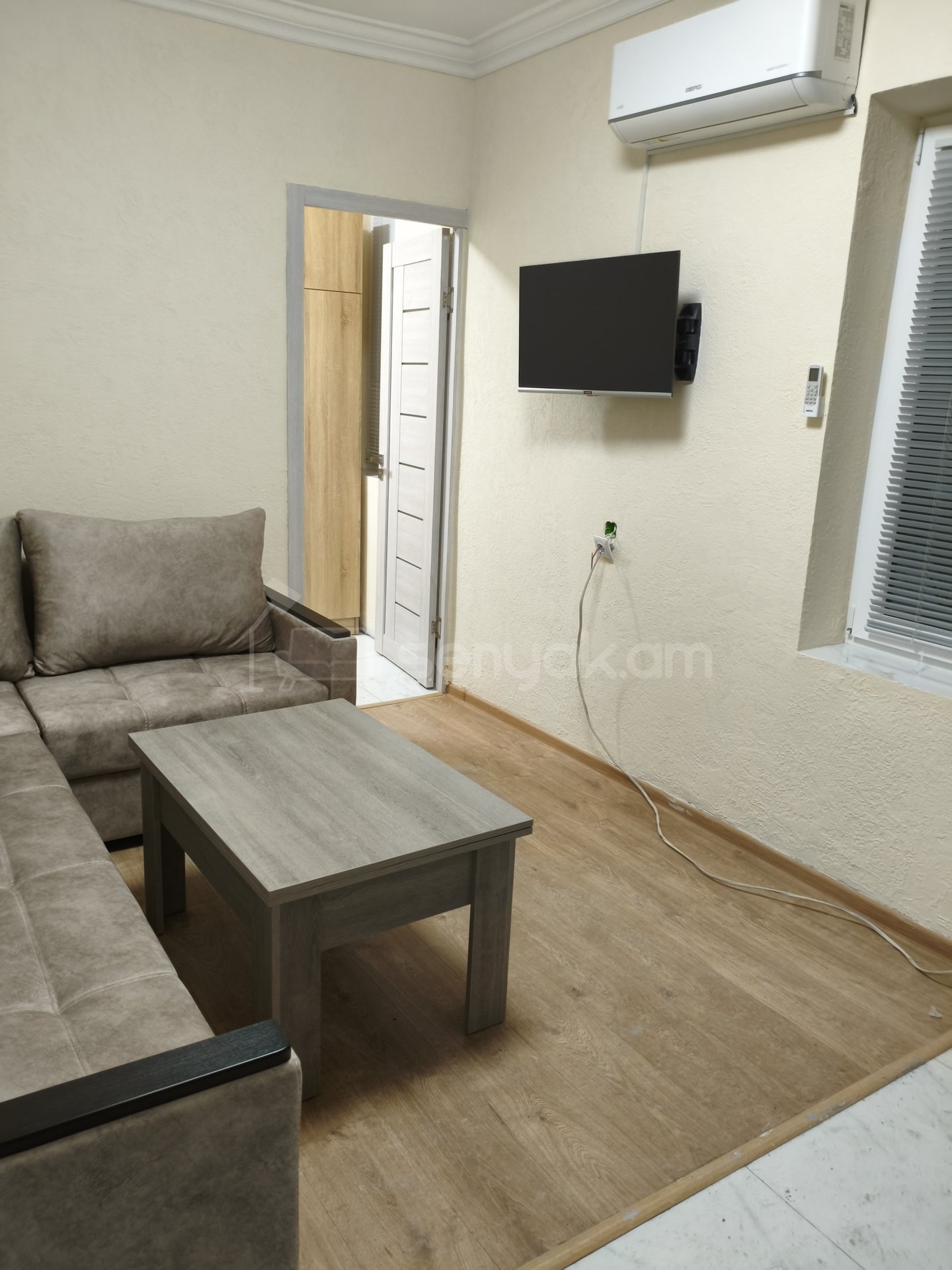 2 Սենյականոց Բնակարան Քարե Շենքում, 35քմ, 1/1 հարկ, Կապիտալ Վերանորոգված, Կահավորված