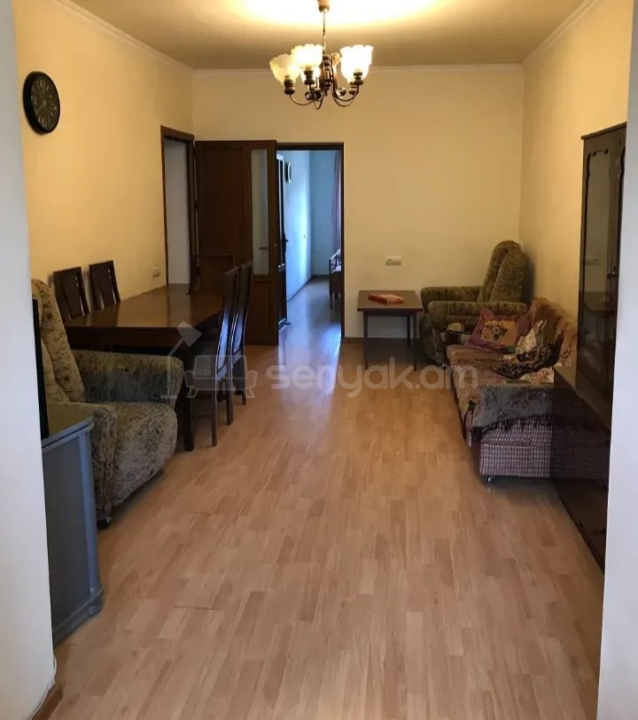 3 Սենյականոց Բնակարան Քարե Շենքում, 62քմ, 3/5 հարկ, Նորմալ Վիճակում, Կահավորված, Արևկող