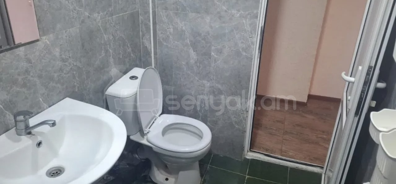 2 Սենյականոց Բնակարան Քարե Շենքում, 72քմ, 4/4 հարկ, Կապիտալ Վերանորոգված, Կահավորված