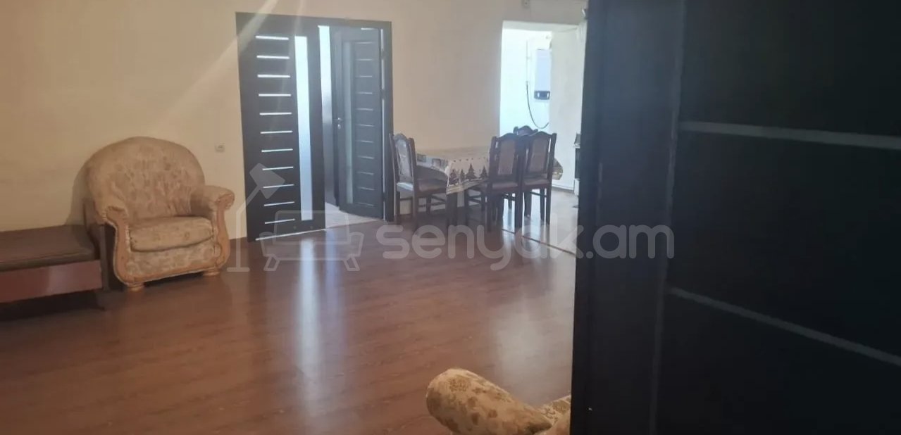 2 Սենյականոց Բնակարան Քարե Շենքում, 72քմ, 4/4 հարկ, Կապիտալ Վերանորոգված, Կահավորված