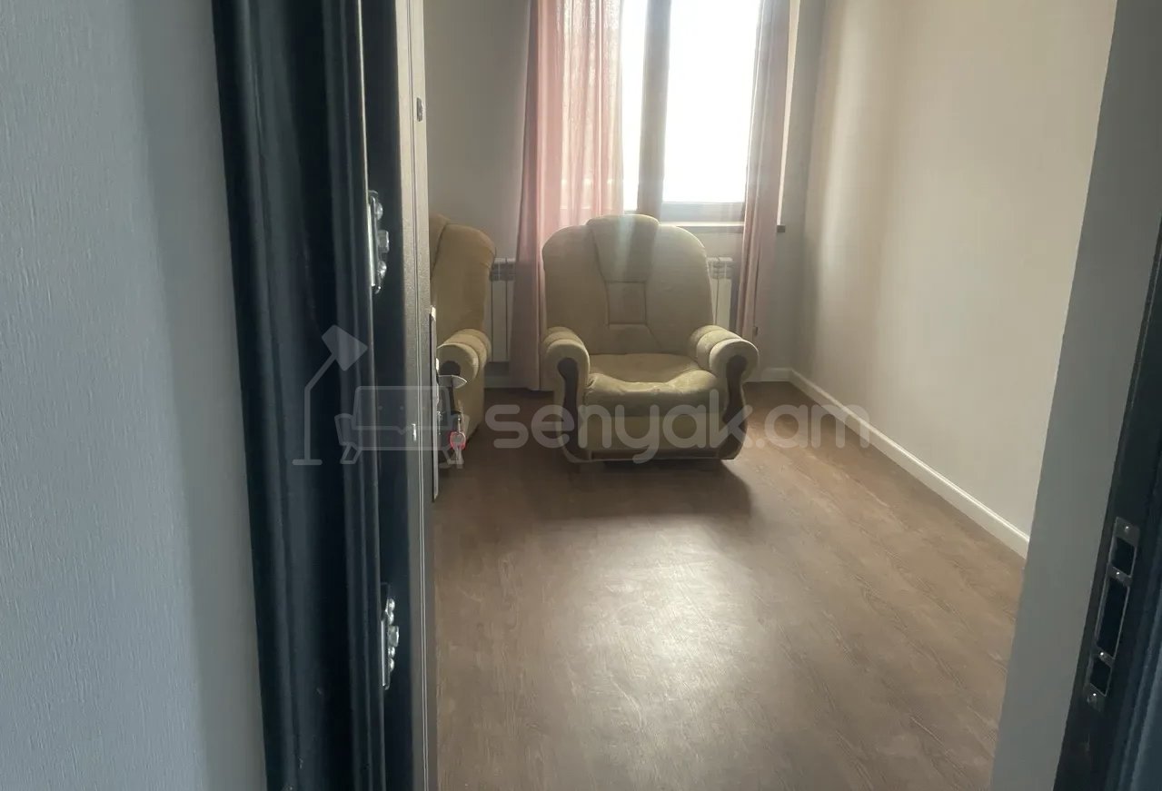 2 Սենյականոց Բնակարան Քարե Շենքում, 55քմ, 2/2 հարկ, Նորմալ Վիճակում, Կահավորված, Արևկող