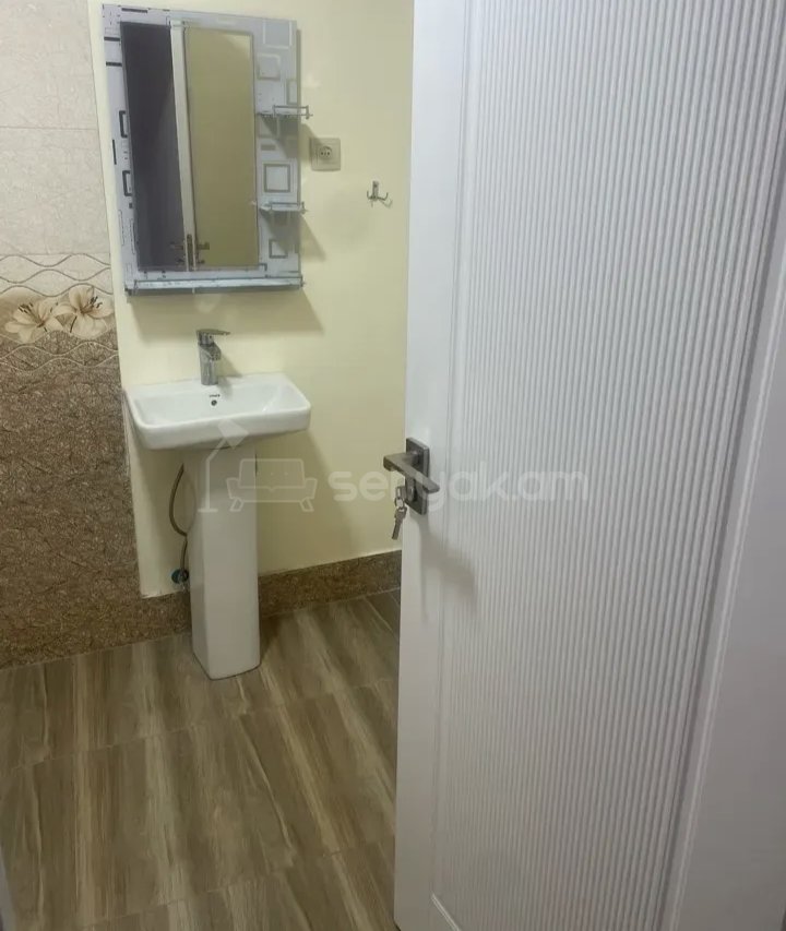 2 Սենյականոց Բնակարան Քարե Շենքում, 55քմ, 2/2 հարկ, Նորմալ Վիճակում, Կահավորված, Արևկող