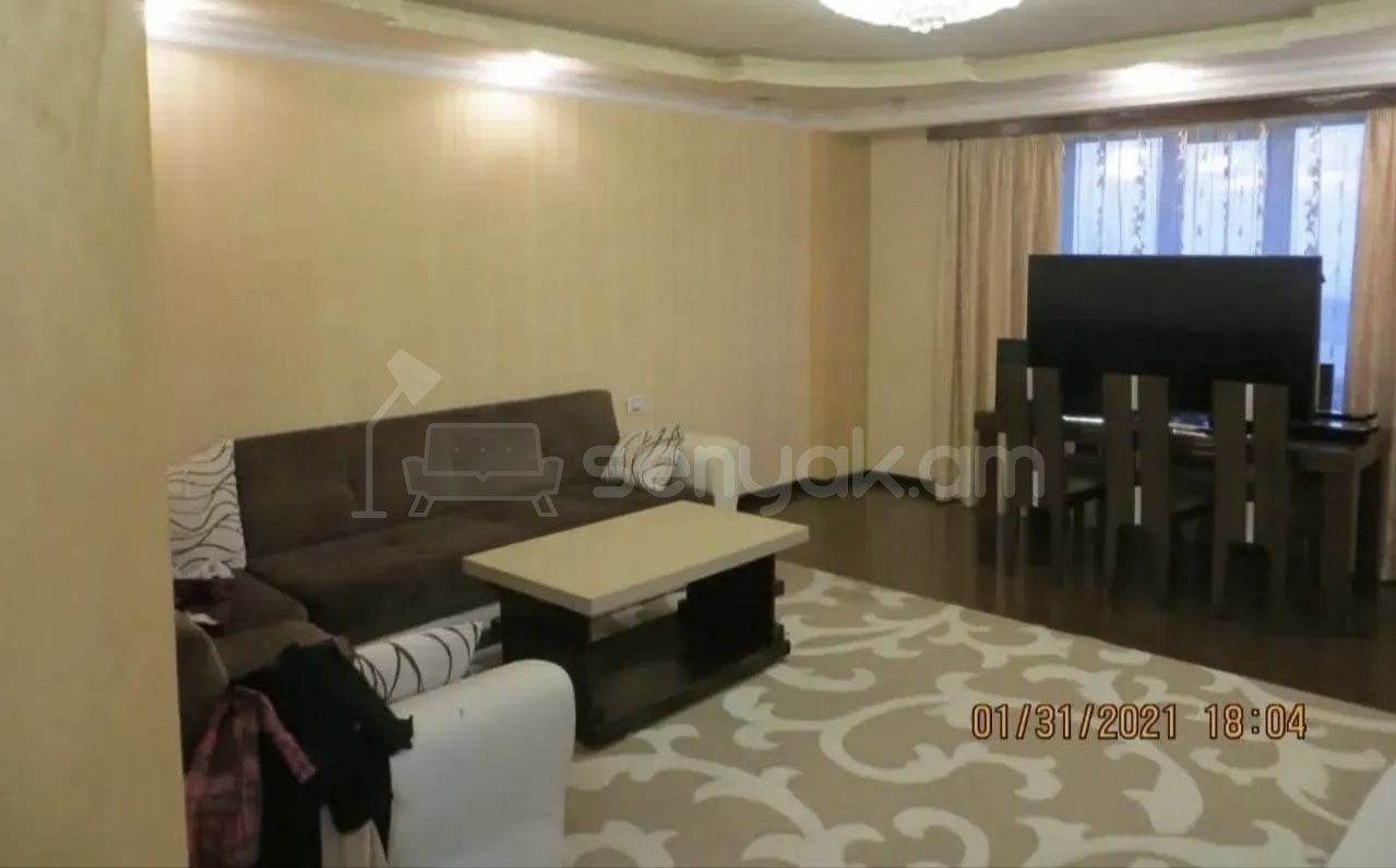 3 Սենյականոց Բնակարան Քարե Շենքում, 78քմ, 5/5 հարկ, Կապիտալ Վերանորոգված, Կահավորված