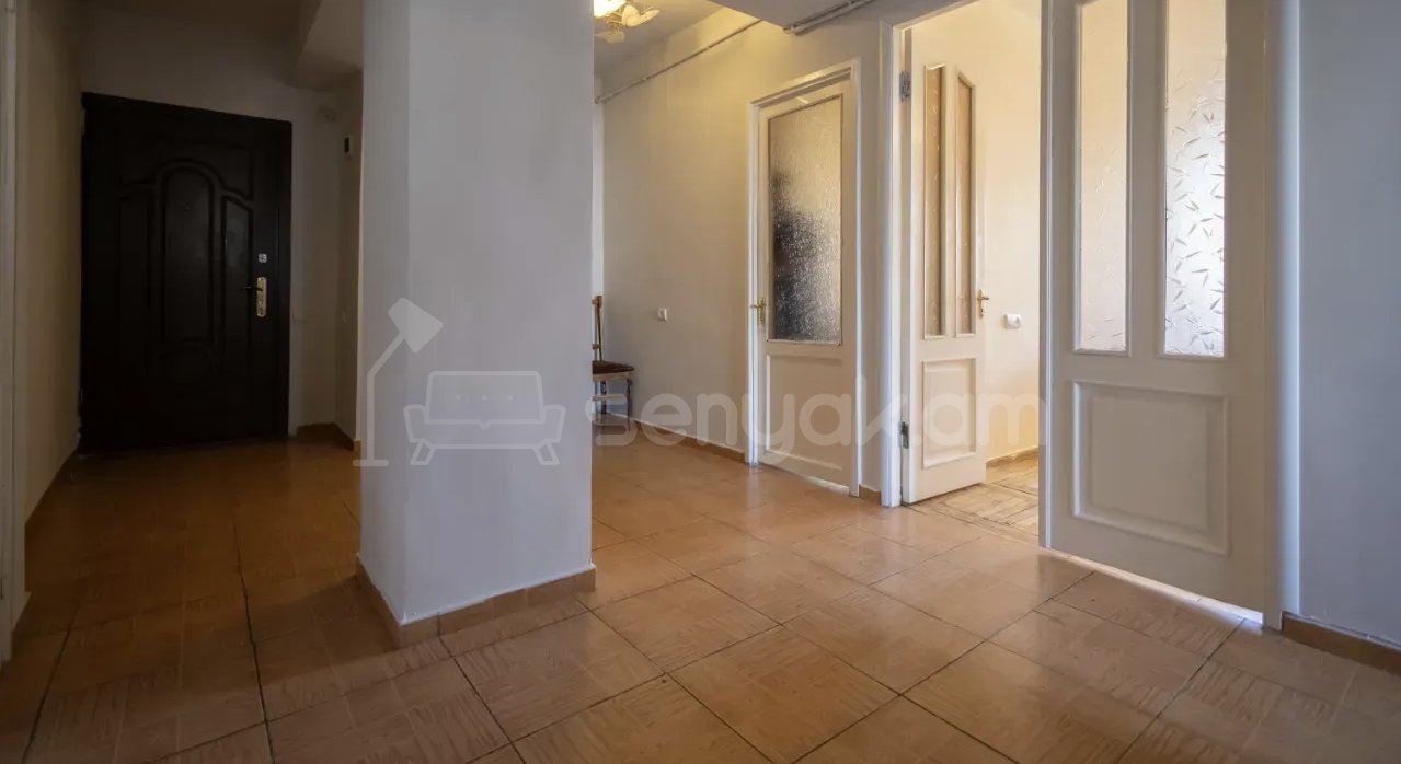 1 Սենյականոց Բնակարան Քարե Շենքում, 40քմ, 1/5 հարկ, Կապիտալ Վերանորոգված, Կահավորված