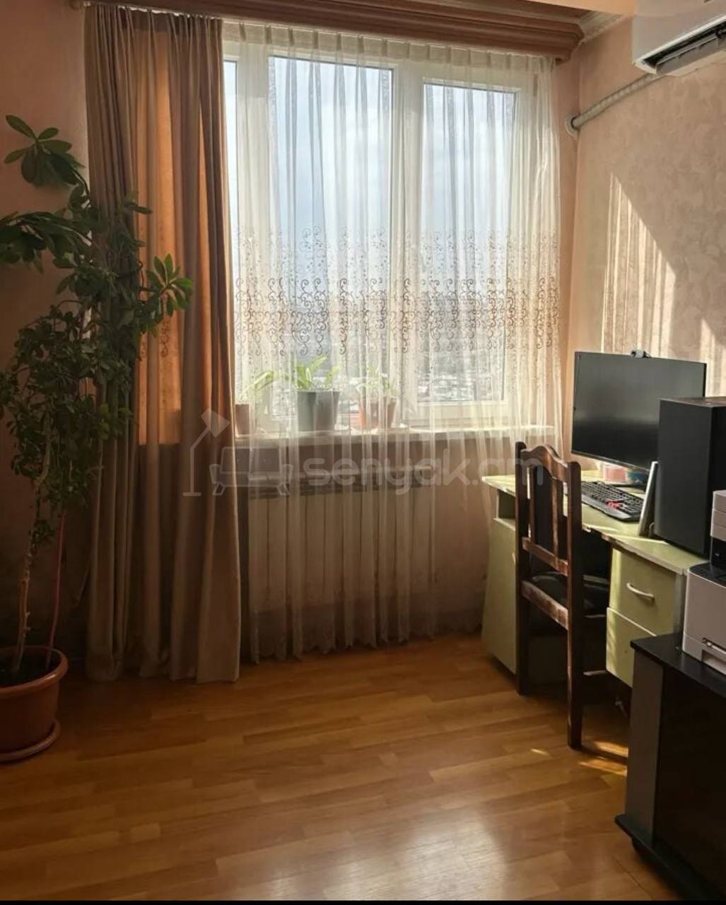 3 Սենյականոց Բնակարան Քարե Շենքում, 75քմ, 5/5 հարկ, Նորմալ Վիճակում, Կահավորված, Արևկող