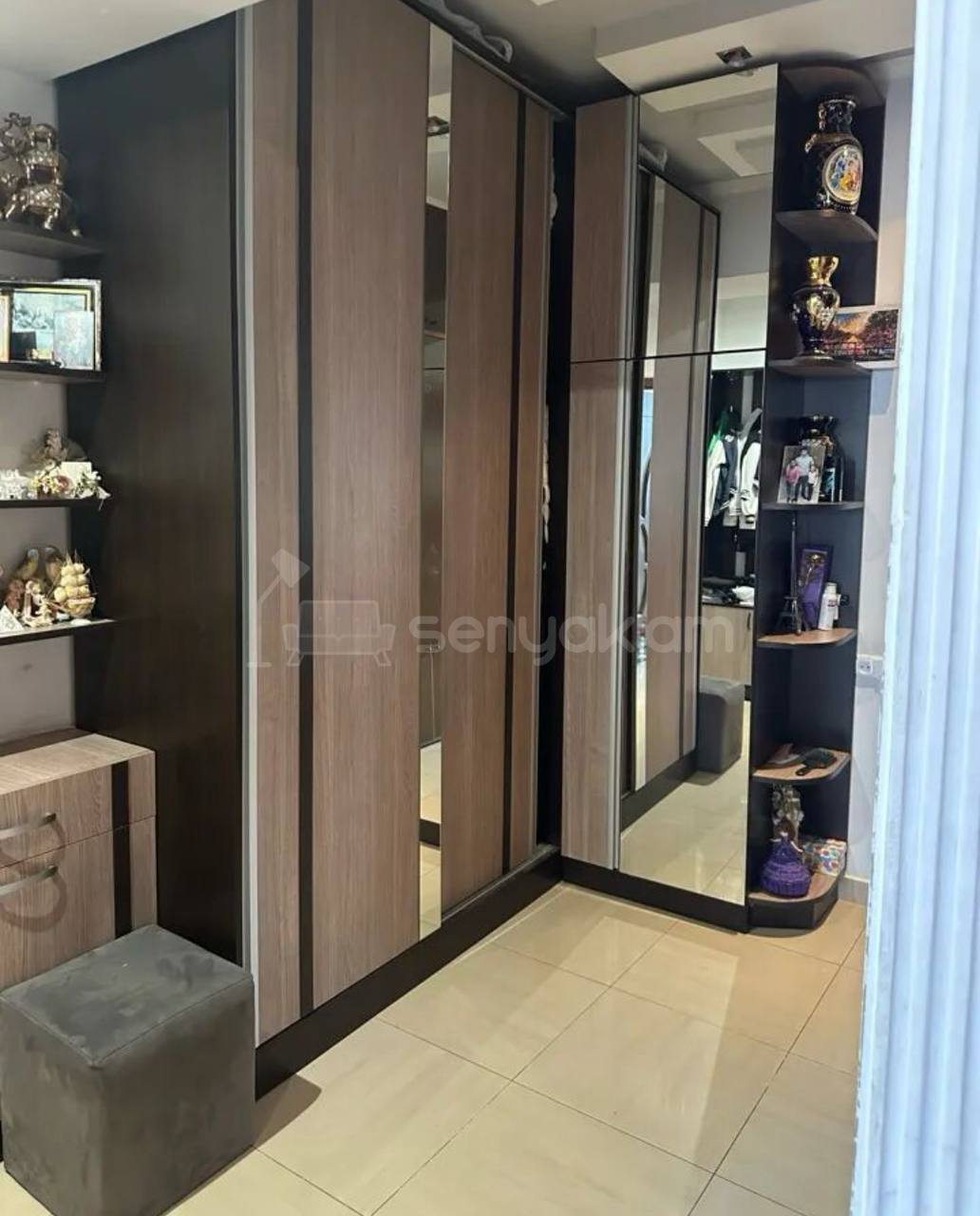 3 Սենյականոց Բնակարան Քարե Շենքում, 75քմ, 5/5 հարկ, Նորմալ Վիճակում, Կահավորված, Արևկող