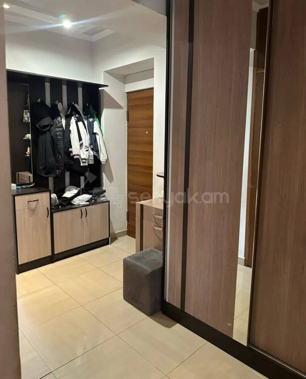 3 Սենյականոց Բնակարան Քարե Շենքում, 75քմ, 5/5 հարկ, Նորմալ Վիճակում, Կահավորված, Արևկող