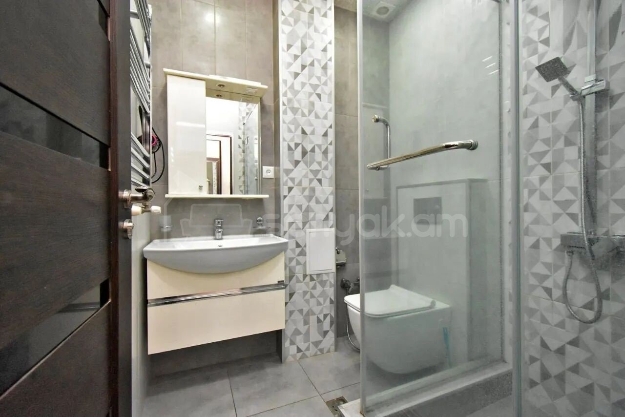 2 Սենյականոց Բնակարան Քարե Շենքում, 45քմ, 3/5 հարկ, Կապիտալ Վերանորոգված