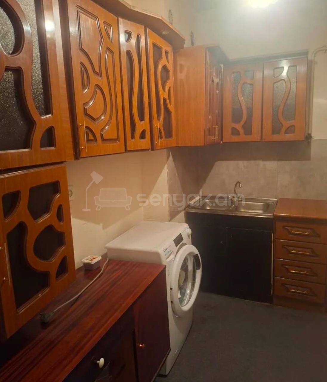 2 Սենյականոց Բնակարան Քարե Շենքում, 56քմ, 2/5 հարկ, Նորմալ Վիճակում, Կահավորված, Արևկող