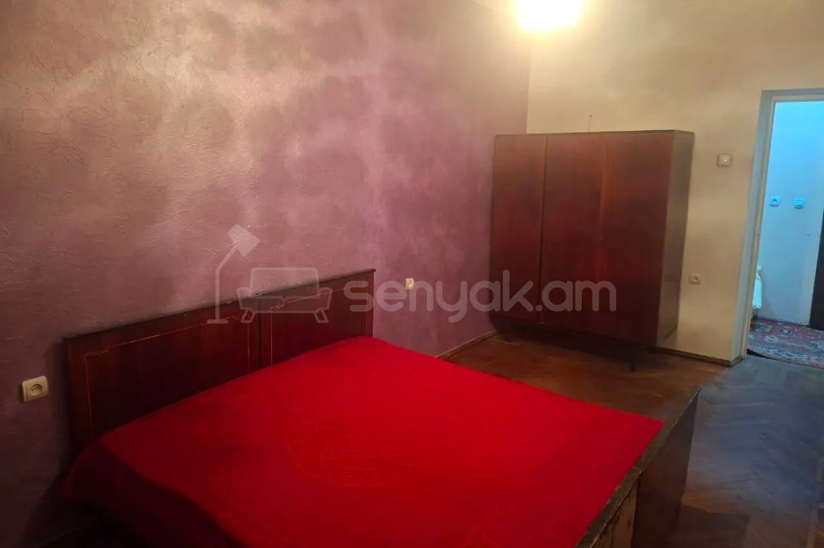 2 Սենյականոց Բնակարան Քարե Շենքում, 56քմ, 2/5 հարկ, Նորմալ Վիճակում, Կահավորված, Արևկող