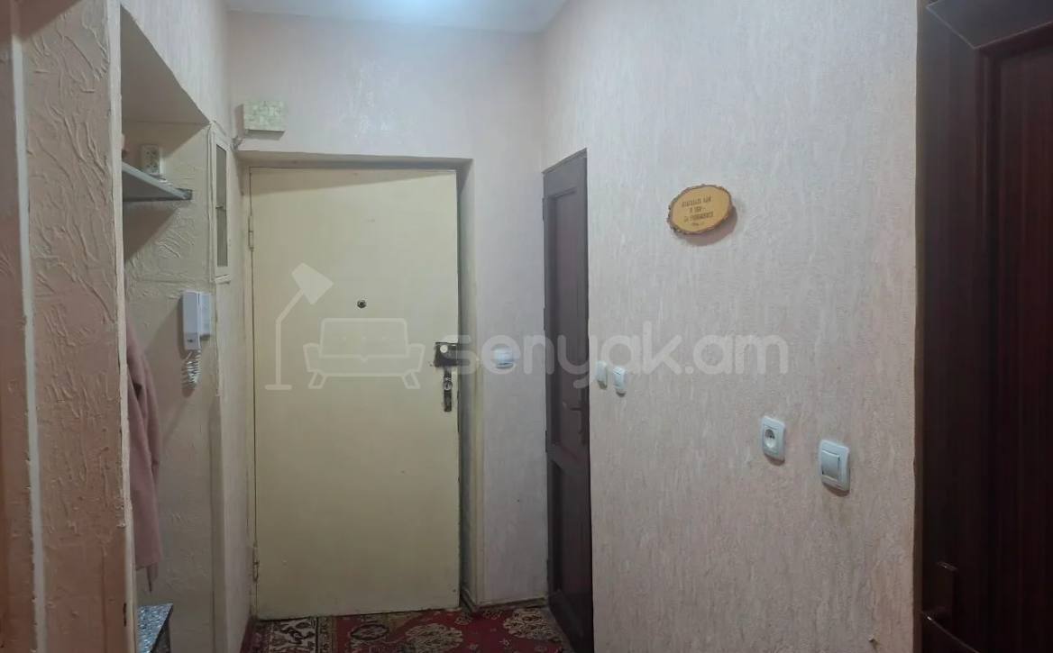 2 Սենյականոց Բնակարան Քարե Շենքում, 56քմ, 2/5 հարկ, Նորմալ Վիճակում, Կահավորված, Արևկող