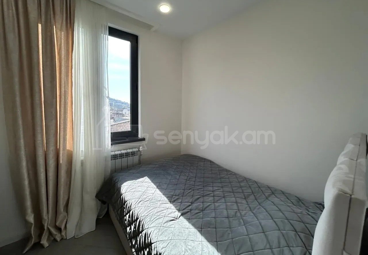 3 Սենյականոց Բնակարան Քարե Շենքում, 70քմ, 4/6 հարկ, Կապիտալ Վերանորոգված