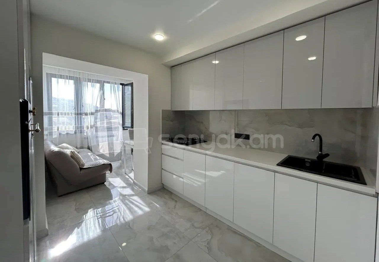 3 Սենյականոց Բնակարան Քարե Շենքում, 70քմ, 4/6 հարկ, Կապիտալ Վերանորոգված