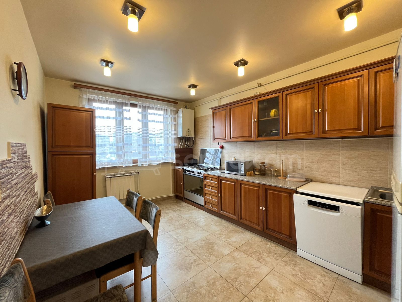 2 Սենյականոց Բնակարան Քարե Շենքում, 75քմ, 6/9 հարկ, Կապիտալ Վերանորոգված, Կահավորված, Արևկող