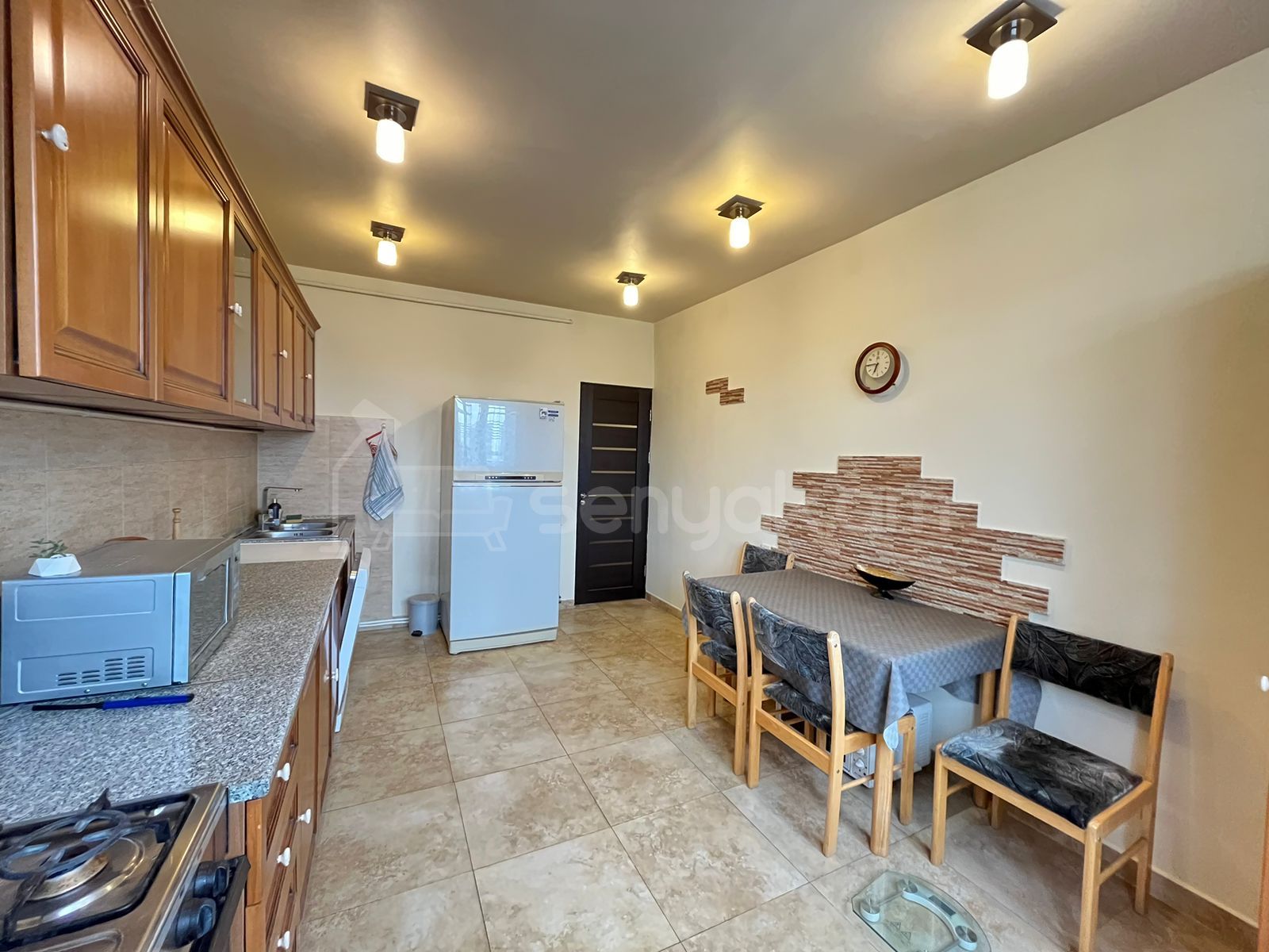 2 Սենյականոց Բնակարան Քարե Շենքում, 75քմ, 6/9 հարկ, Կապիտալ Վերանորոգված, Կահավորված, Արևկող