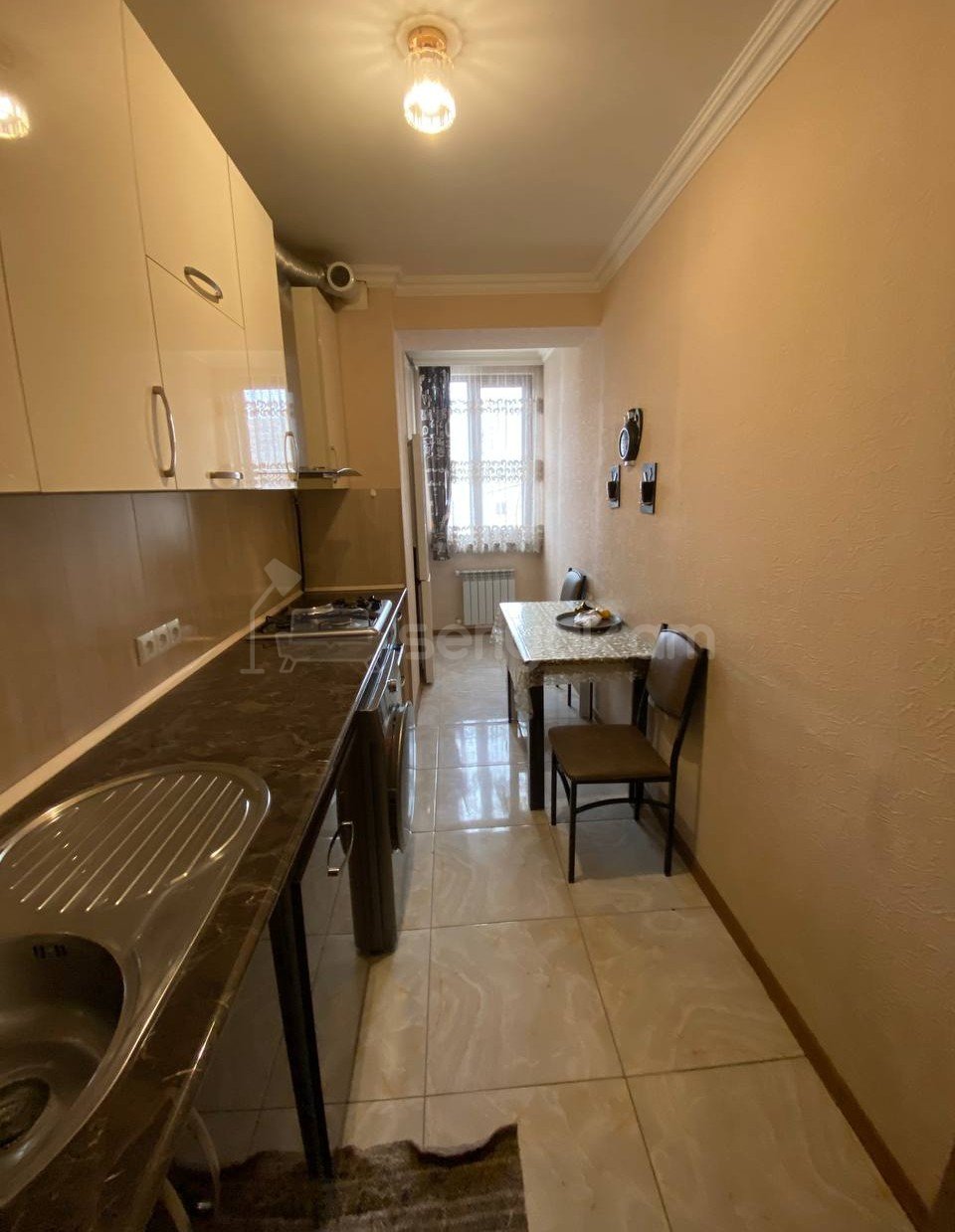 3 Սենյականոց Բնակարան Քարե Շենքում, 67քմ, 3/5 հարկ, Կապիտալ Վերանորոգված, Կահավորված