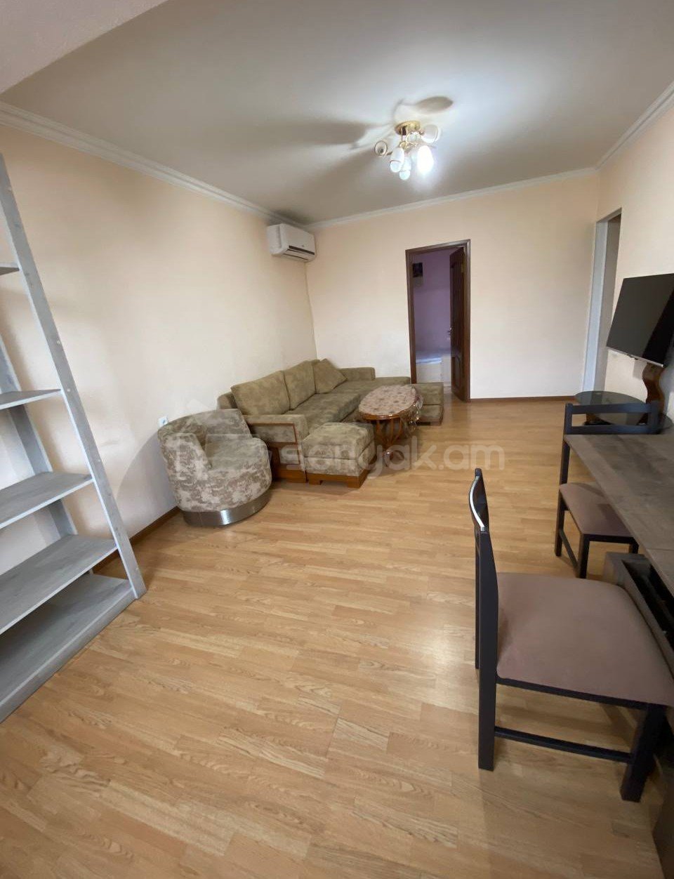 3 Սենյականոց Բնակարան Քարե Շենքում, 67քմ, 3/5 հարկ, Կապիտալ Վերանորոգված, Կահավորված