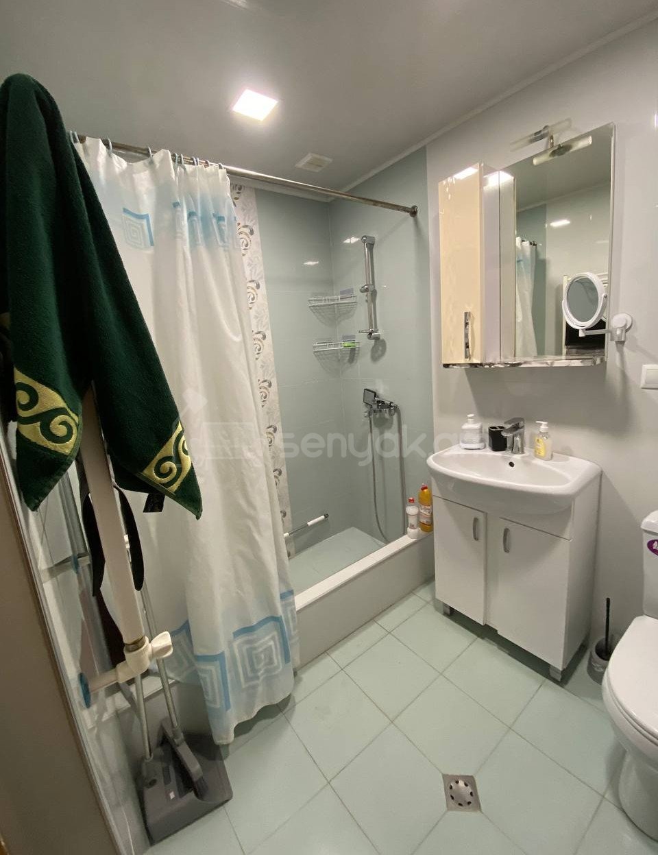 3 Սենյականոց Բնակարան Քարե Շենքում, 67քմ, 3/5 հարկ, Կապիտալ Վերանորոգված, Կահավորված