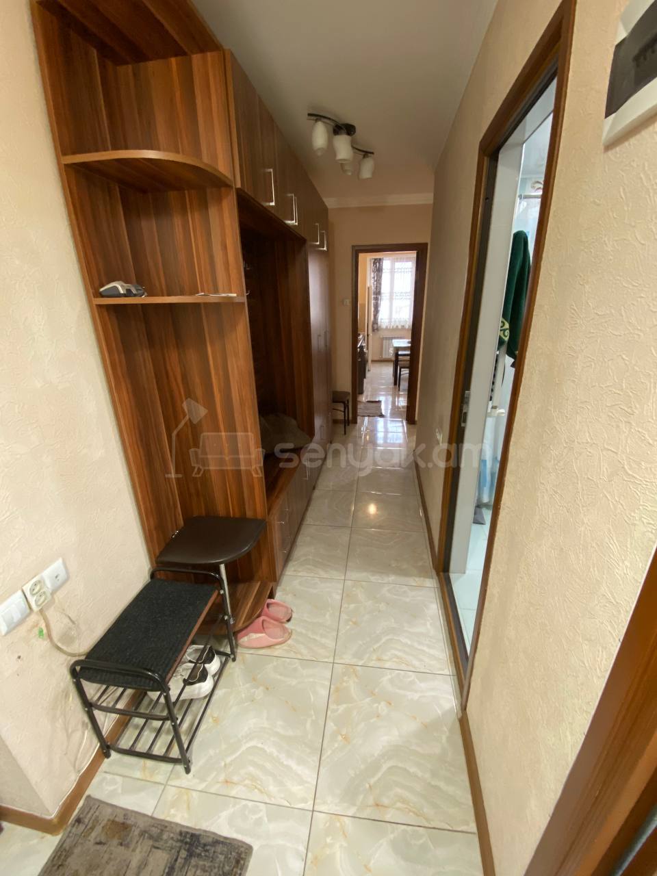 3 Սենյականոց Բնակարան Քարե Շենքում, 67քմ, 3/5 հարկ, Կապիտալ Վերանորոգված, Կահավորված