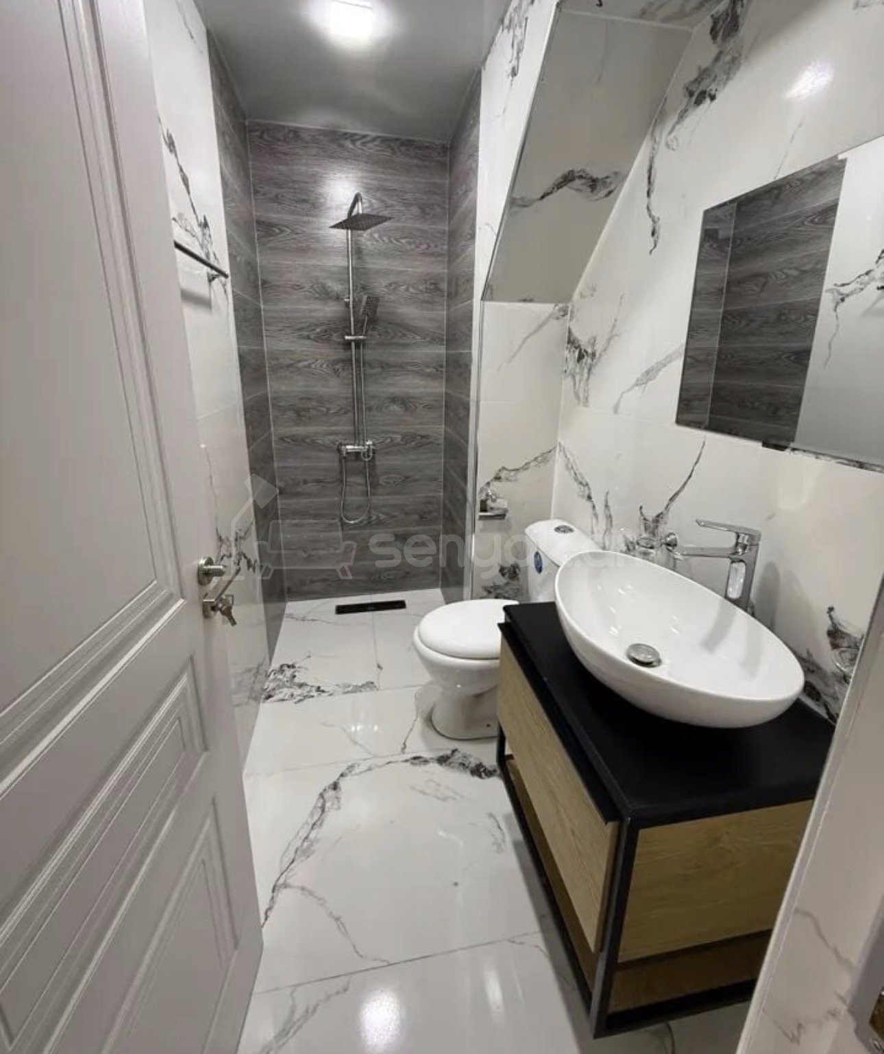 2 Սենյականոց Բնակարան Քարե Շենքում, 30քմ, 2/3 հարկ, Դիզայներական Վերանորոգված