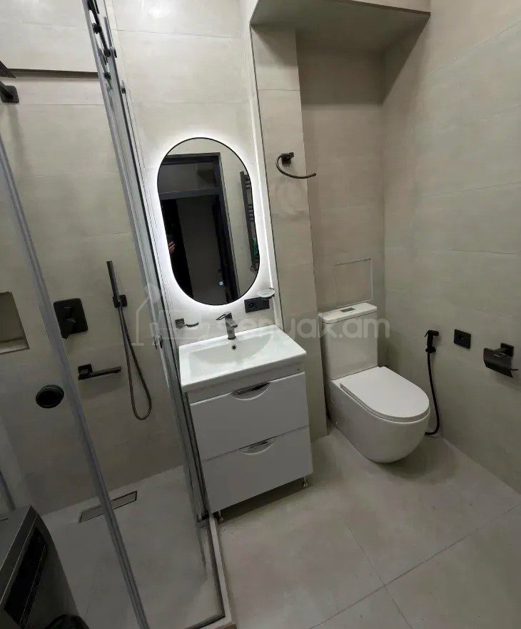 2 Սենյականոց Բնակարան Քարե Շենքում, 39քմ, 3/5 հարկ, Կապիտալ Վերանորոգված