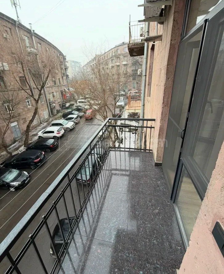 2 Սենյականոց Բնակարան Քարե Շենքում, 39քմ, 3/5 հարկ, Կապիտալ Վերանորոգված