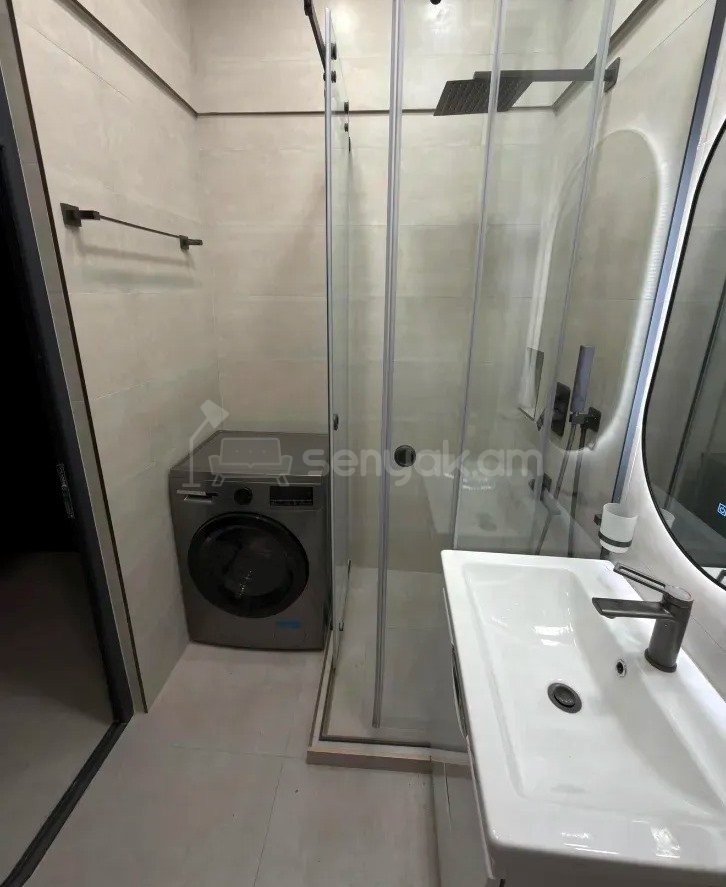 2 Սենյականոց Բնակարան Քարե Շենքում, 39քմ, 3/5 հարկ, Կապիտալ Վերանորոգված