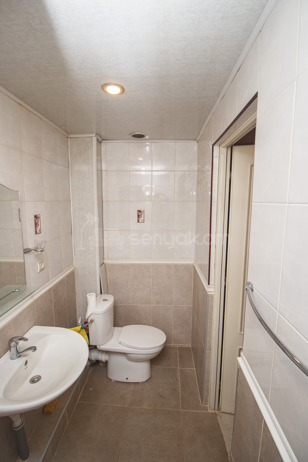 2 Սենյականոց Բնակարան Քարե Շենքում, 55քմ, 3/5 հարկ, Նորմալ Վիճակում