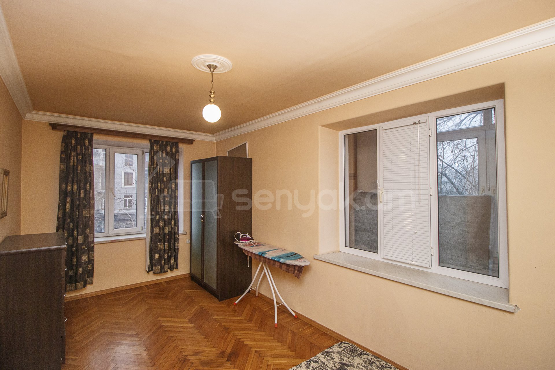 2 Սենյականոց Բնակարան Քարե Շենքում, 55քմ, 3/5 հարկ, Նորմալ Վիճակում