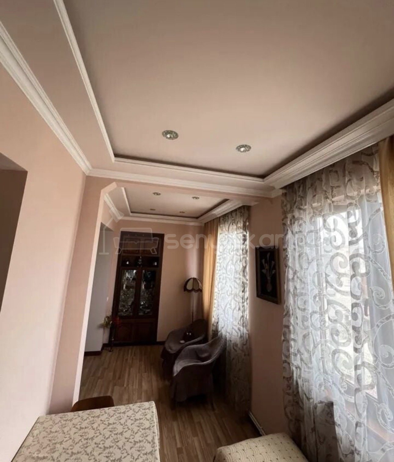 3 Սենյականոց Բնակարան Քարե Շենքում, 75քմ, 5/5 հարկ, Կապիտալ Վերանորոգված