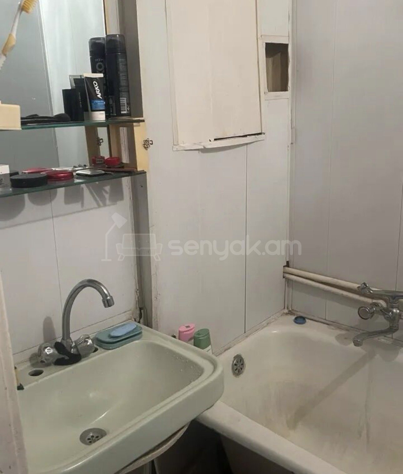 3 Սենյականոց Բնակարան Քարե Շենքում, 75քմ, 5/5 հարկ, Կապիտալ Վերանորոգված