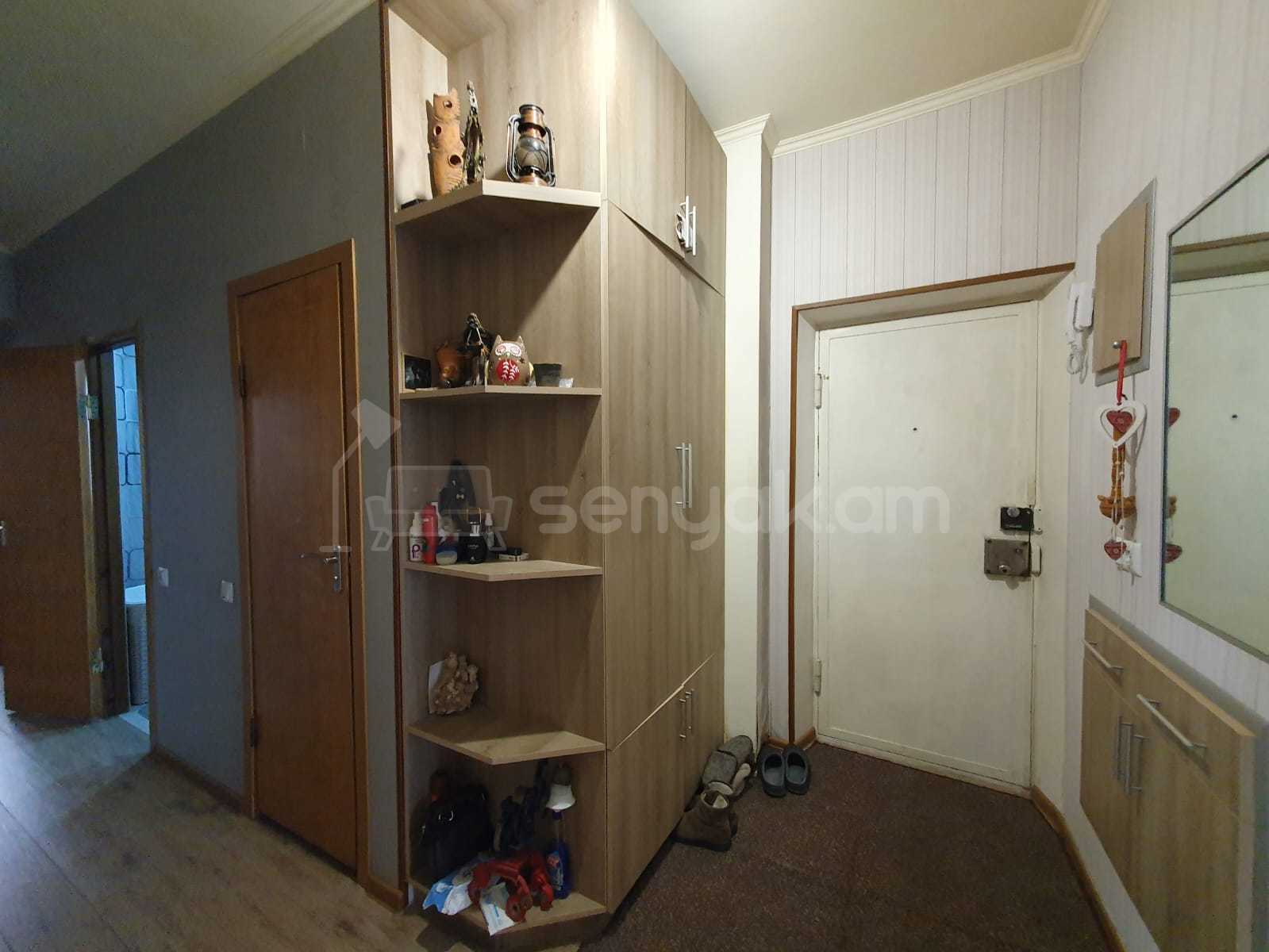 3 Սենյականոց Բնակարան Քարե Շենքում, 82քմ, 5/5 հարկ, Կապիտալ Վերանորոգված