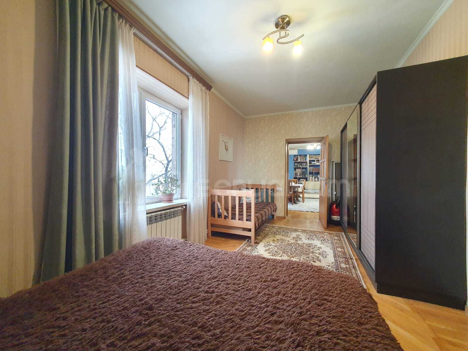 3 Սենյականոց Բնակարան Քարե Շենքում, 82քմ, 5/5 հարկ, Կապիտալ Վերանորոգված