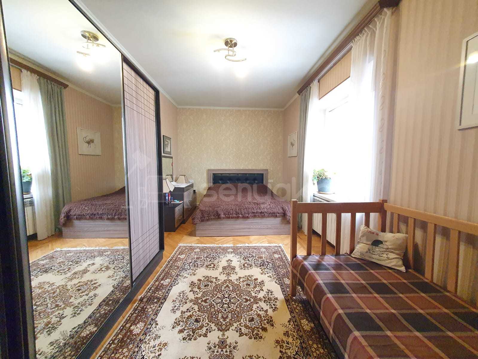 3 Սենյականոց Բնակարան Քարե Շենքում, 82քմ, 5/5 հարկ, Կապիտալ Վերանորոգված